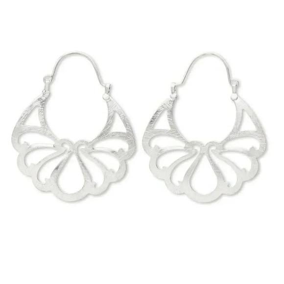 PinkDiva Jewelry - Elegant Silver Brushed Steel Abstract Lotus Flower Filigree Cutout Earrings